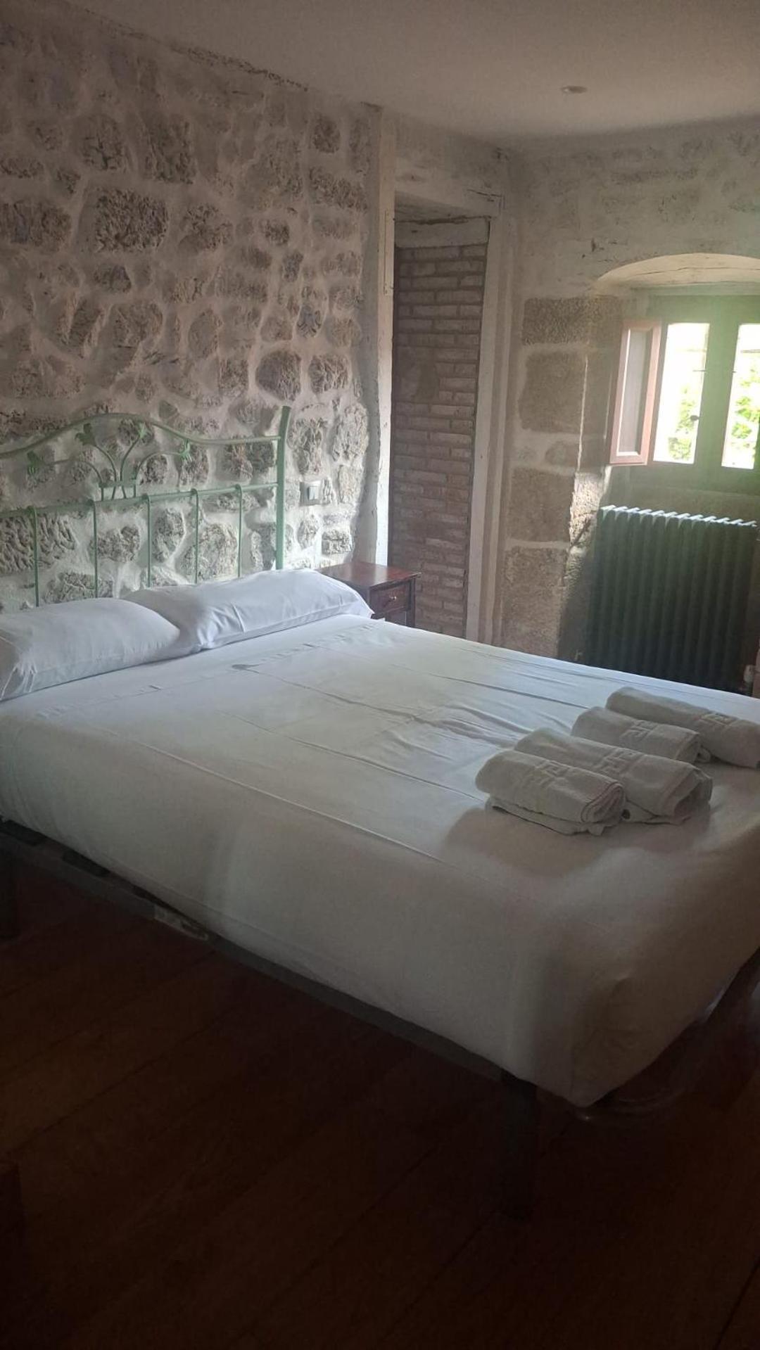Hostal Fuente de Güelo San Bartolomé de Meruelo Exterior foto